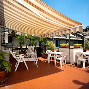 hotel-cairoli-genoa.hotelitalianriviera.com/